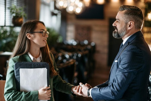 Maximizing linkedin power: tactics for uk software startups to boost product launch success